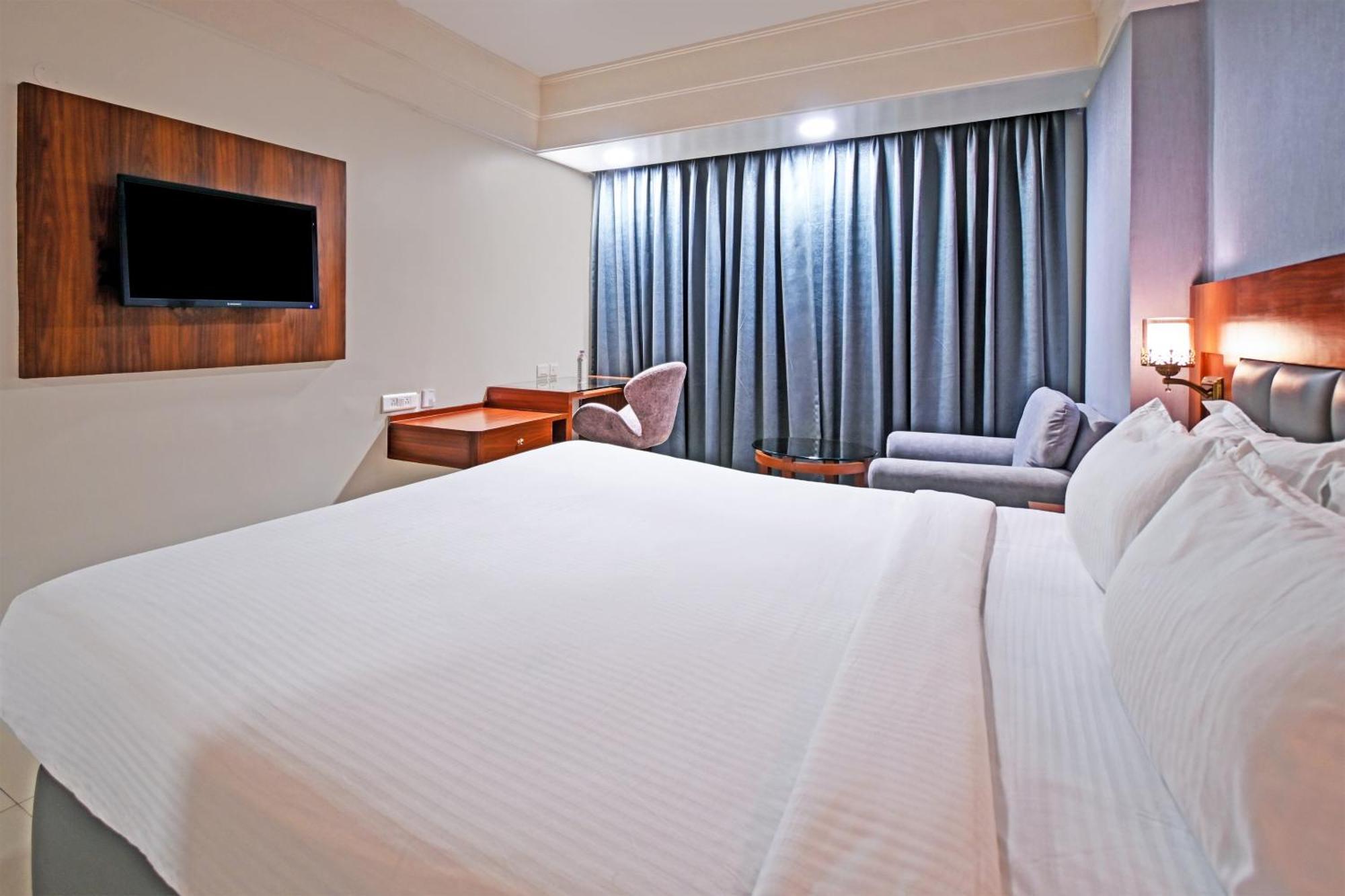Palette Madhapur Hotel ไฮเดอราบัด ภายนอก รูปภาพ