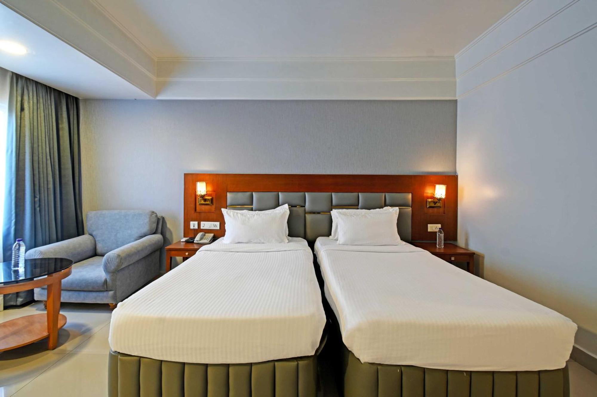 Palette Madhapur Hotel ไฮเดอราบัด ภายนอก รูปภาพ