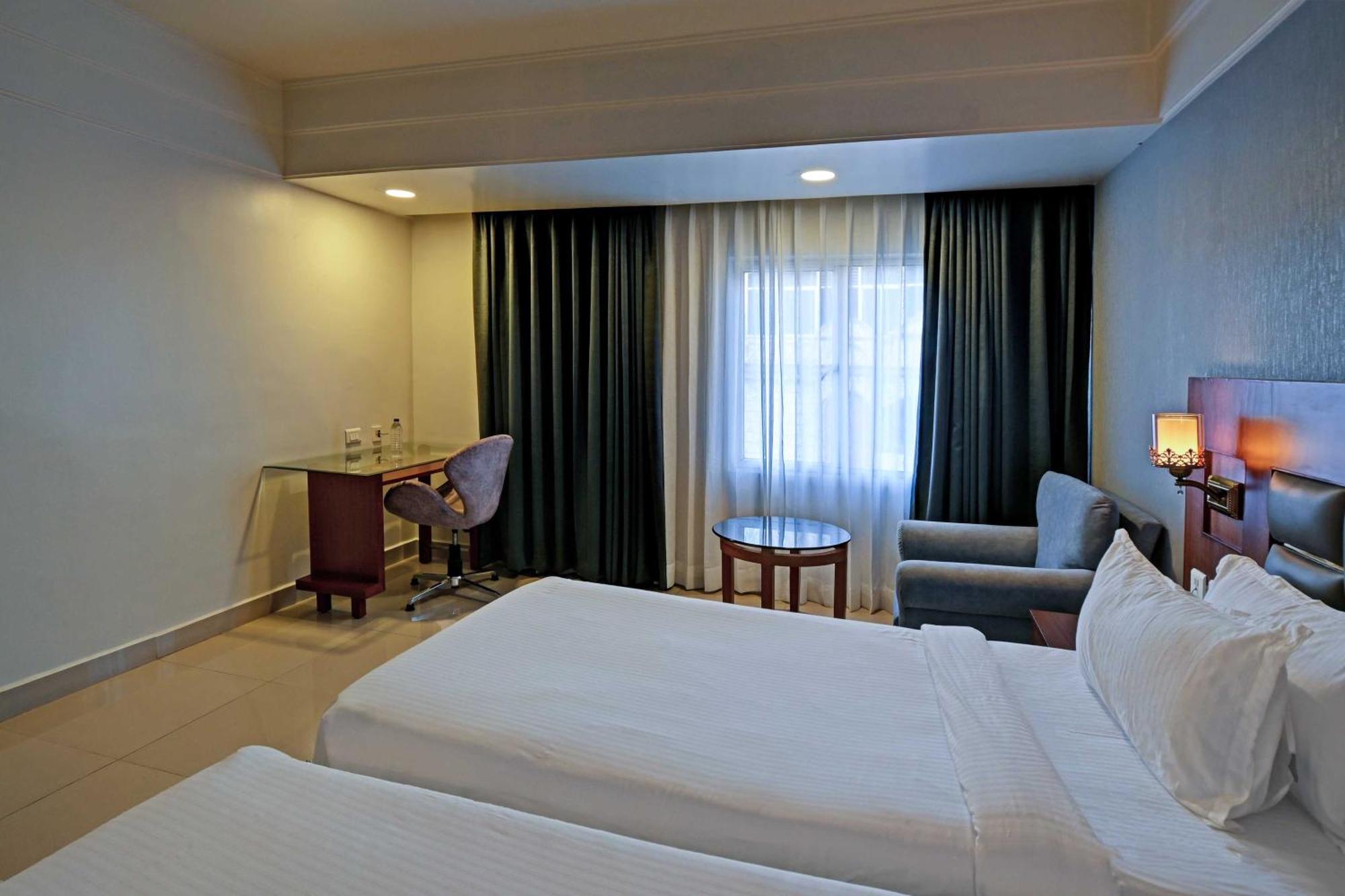 Palette Madhapur Hotel ไฮเดอราบัด ภายนอก รูปภาพ