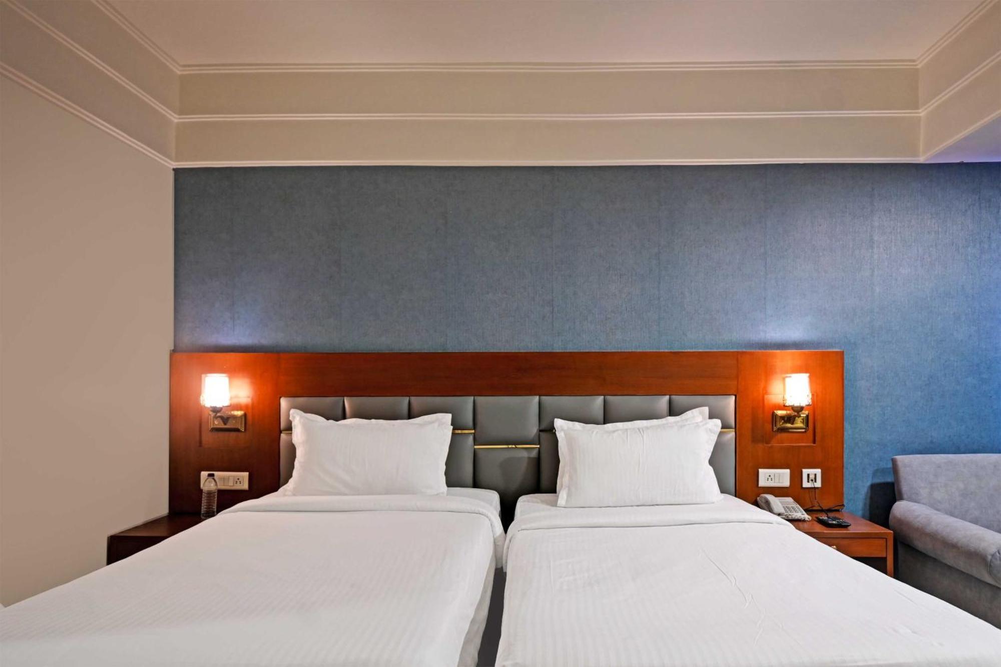 Palette Madhapur Hotel ไฮเดอราบัด ภายนอก รูปภาพ