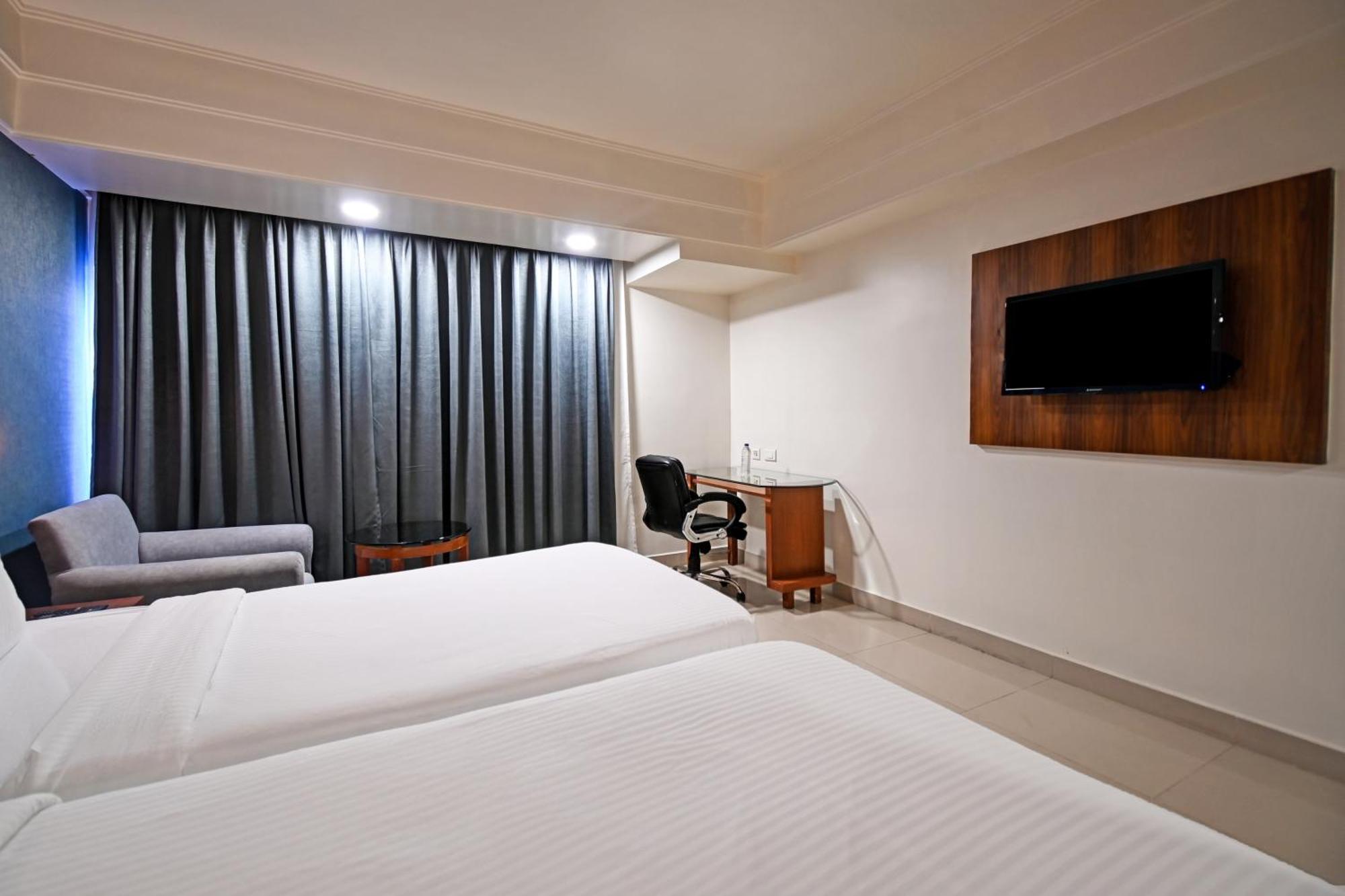 Palette Madhapur Hotel ไฮเดอราบัด ภายนอก รูปภาพ