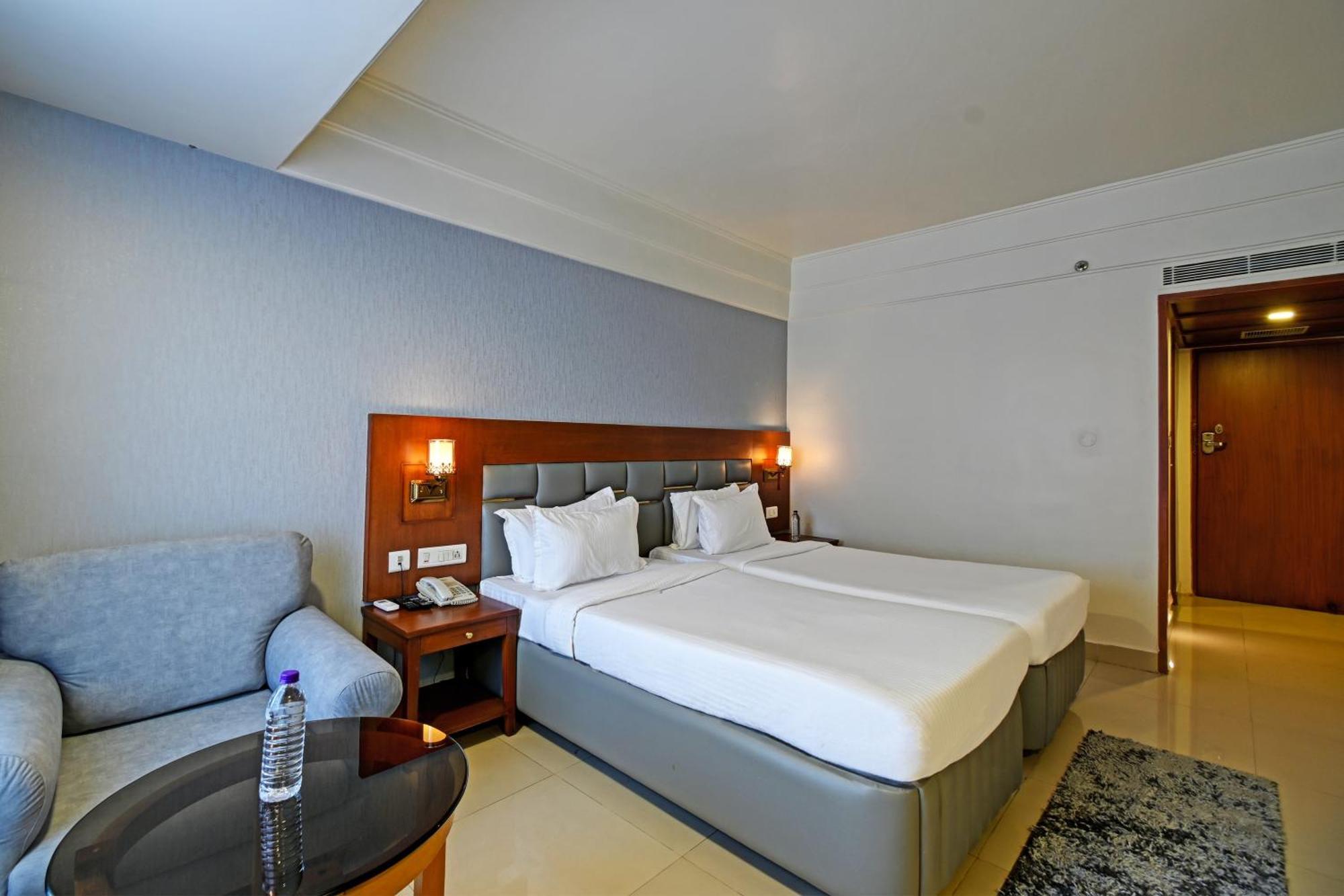 Palette Madhapur Hotel ไฮเดอราบัด ภายนอก รูปภาพ